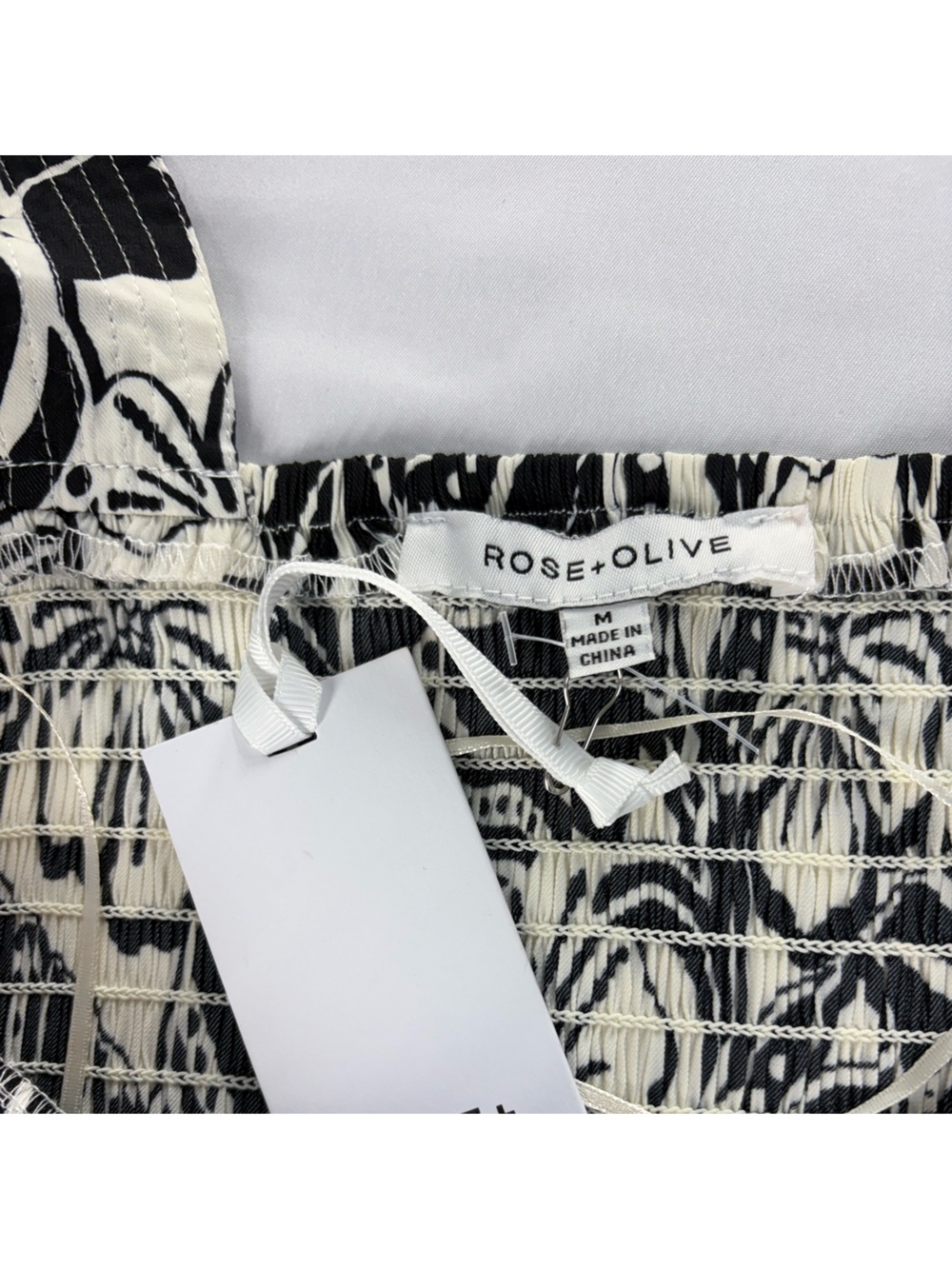 Rose + Olive Tropical Floral Crop Top Black White Size M NWT - Picture 3 of 9